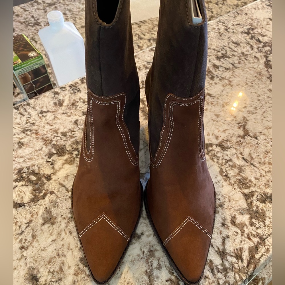 Matisse Carina Western Boot
chocolate Size 9